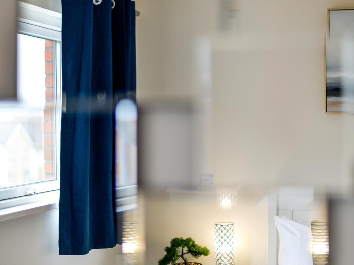 Marina - Sleeps 4 - Underground Parking Apartment *